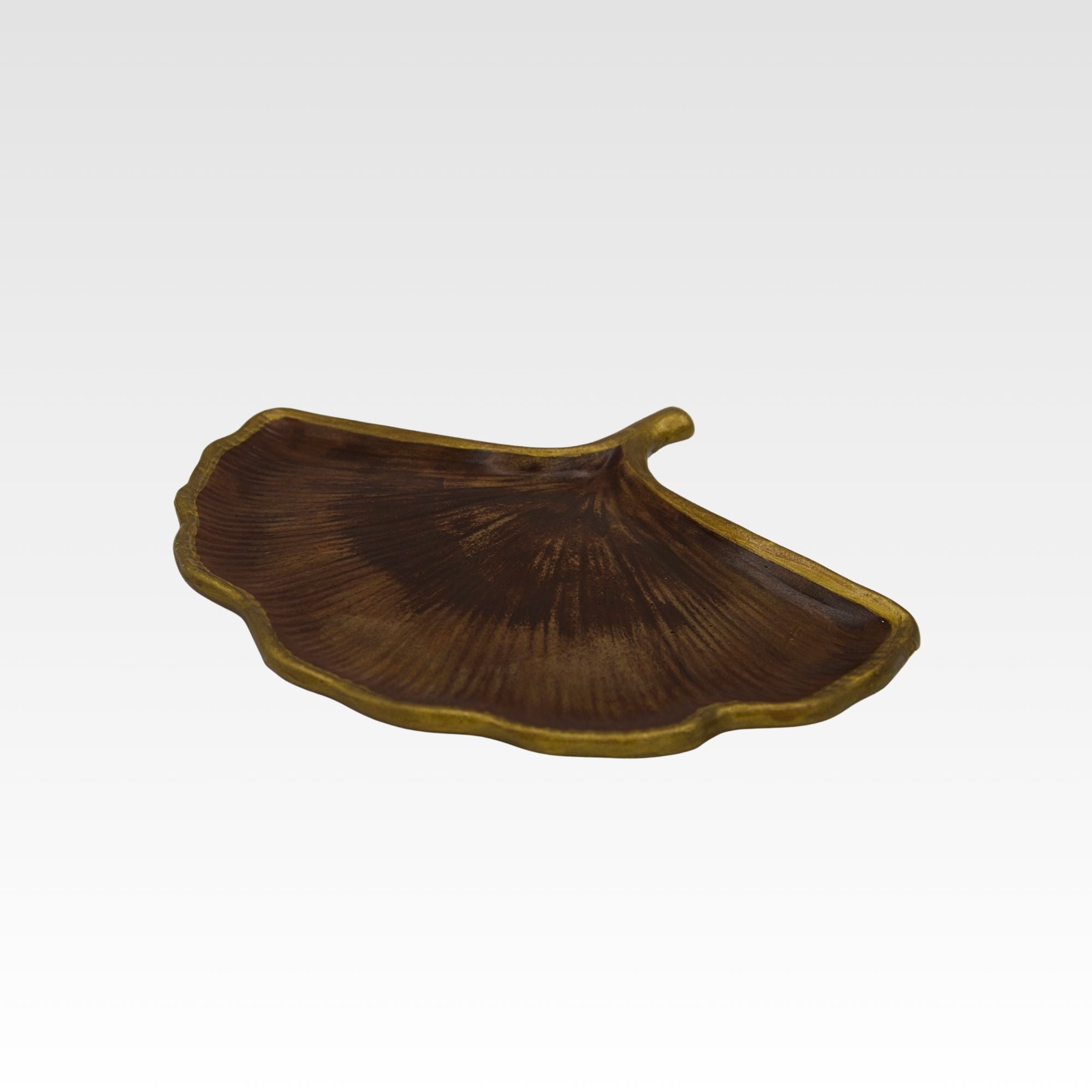 Gingkoformad Bricka i Jesmonite – Beige/Crome
